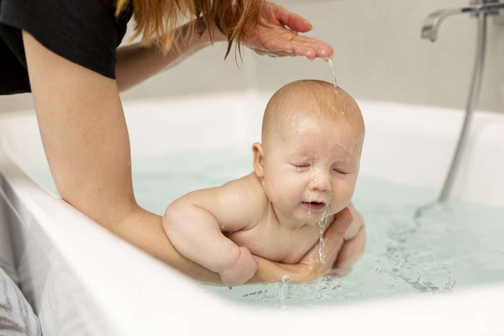 close-up-mother-washing-her-baby-1024×683